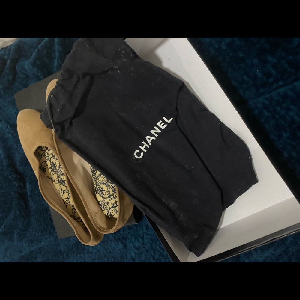 Chanel Tan Suede Ballerinas - Picture 2 of 7